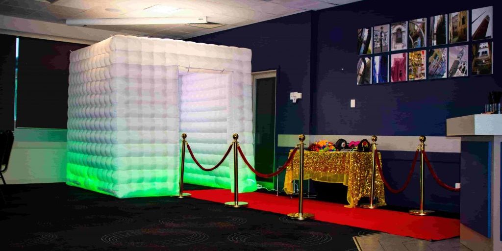 enclosed canbera photobooth enclosed photobooth